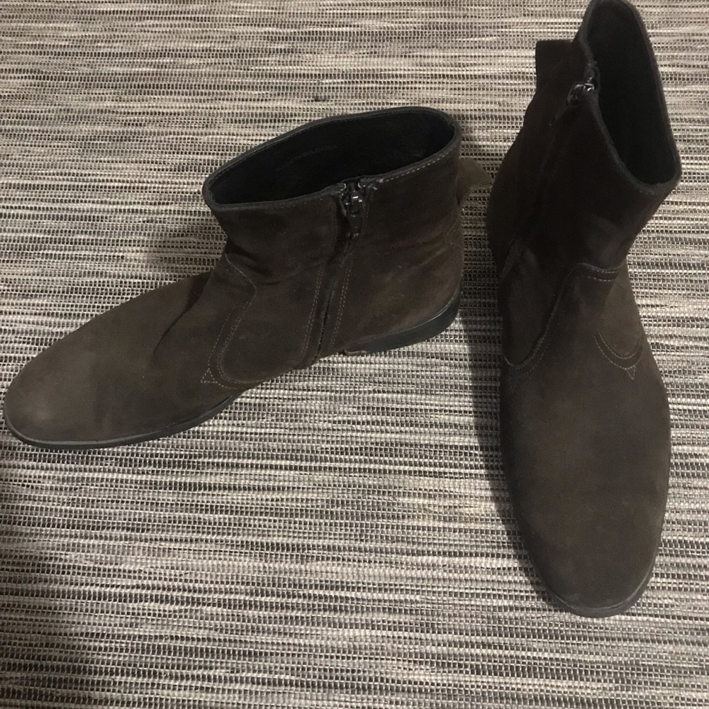 Men’s Guess Brown Suede Chelsea Boots